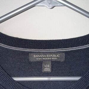 Banana Republic woman’s Dark blue navy Merino Wool Sweater